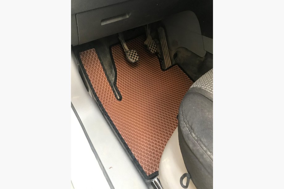 Volkswagen Caddy 2015-2020 EVA Fußmatten (ziegelrot) Image