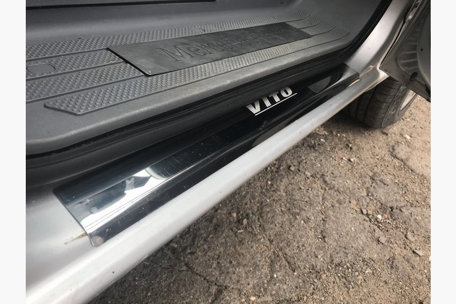 Mercedes Vito/V-class W447 2014- Einstiegsleisten Abdeckungen Laser-Style (2 Stk, Edelstahl) Image