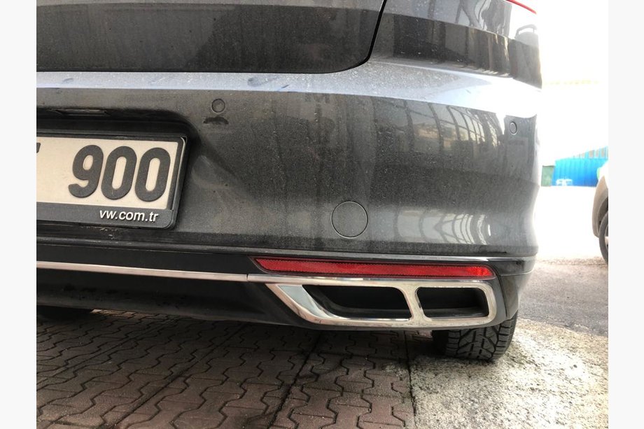 Volkswagen Passat B8 2015-2023 Auspuffblenden Carmos SD/SW (2019+, 3 Stk, Edelstahl) Image