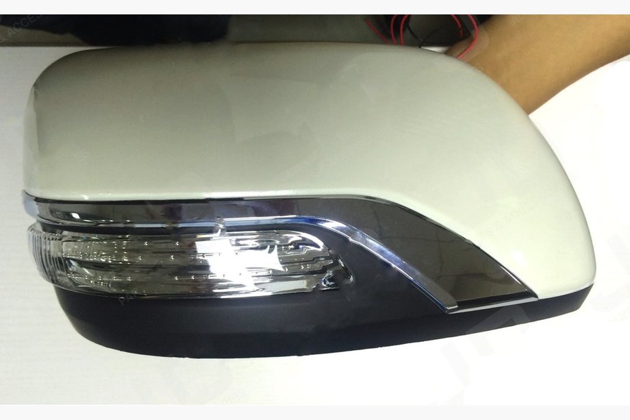 Toyota Land Cruiser 200 2007-2021 Spiegelabdeckungen (ohne Blinker, Stil 2016) Links, Schwarz Foto 4