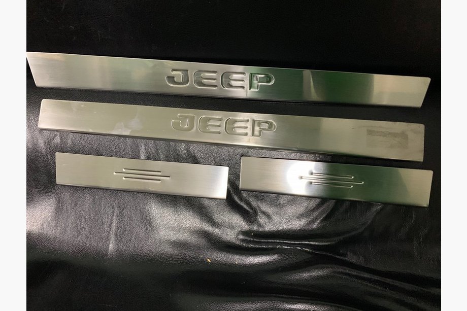 Jeep Grand Cherokee WK2 2010-2021 Einstiegsleisten Carmos (4 Stk, Edelstahl) Image
