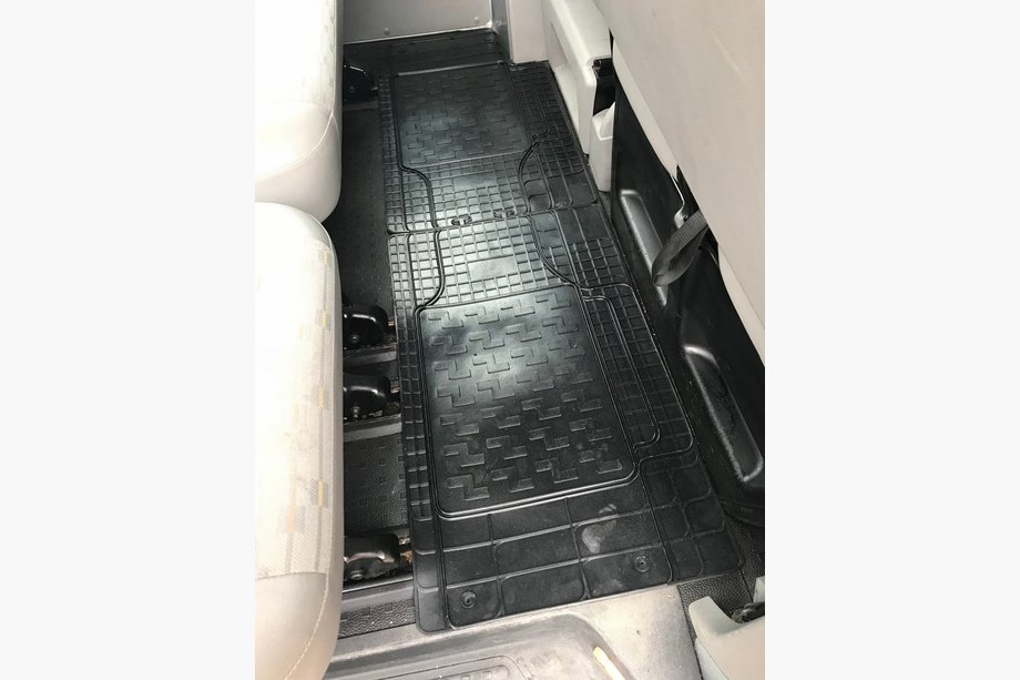 Volkswagen T5 Caravelle 2004-2010 Hintere Gummimatten (2 Stk, Polytep) Image