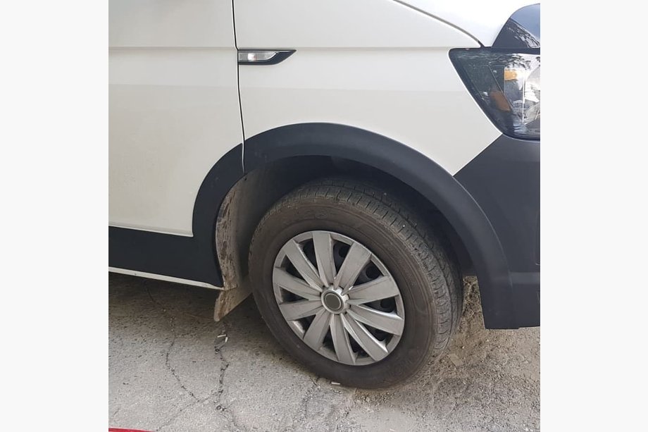 Volkswagen T6 2015-2024 Satz Kotflügelverbreiterungen und Zierleisten (11-teilig) 2015-2019, 1 Schiebetür, Kurzer Radstand Foto 2