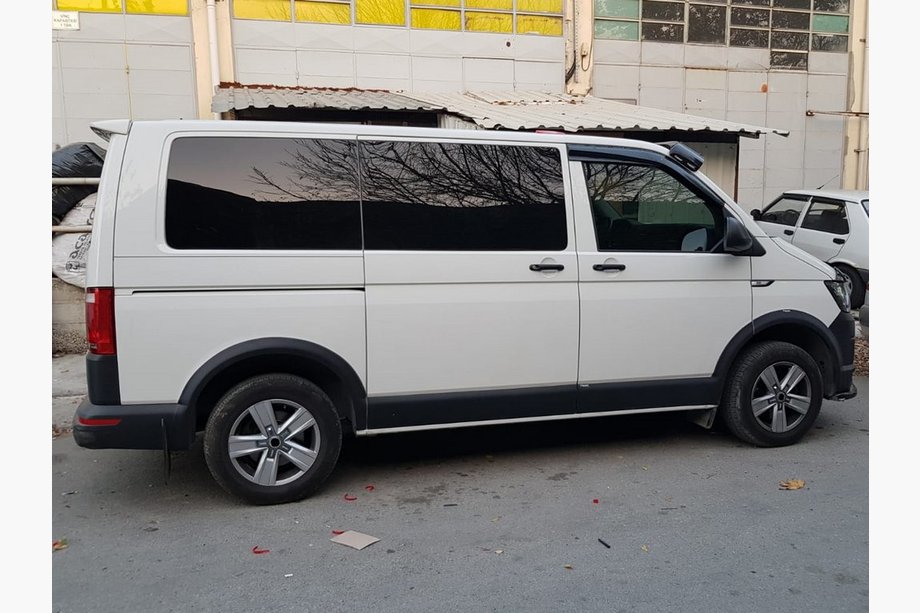 Volkswagen T6 2015-2024 Satz Kotflügelverbreiterungen und Zierleisten (11-teilig) 2015-2019, 1 Schiebetür, Kurzer Radstand Foto 7