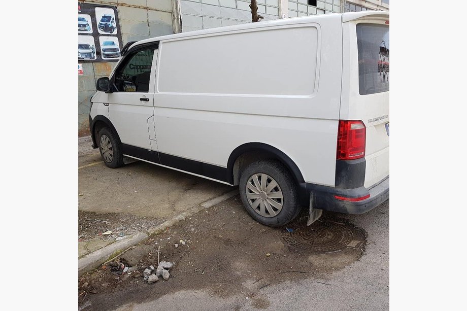 Volkswagen T6 2015-2024 Satz Kotflügelverbreiterungen und Zierleisten (11-teilig) 2015-2019, 1 Schiebetür, Kurzer Radstand Foto 5