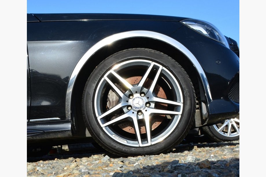 Mercedes E-class W212 2009-2016 Radlaufverkleidungen (4 Stk, Edelstahl) Image