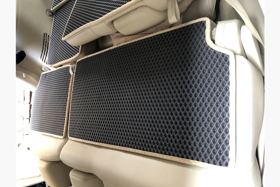 Nissan Armada 2016-2024 Schutzmatte für Rücksitzbank oben (EVA, Schwarz) Image