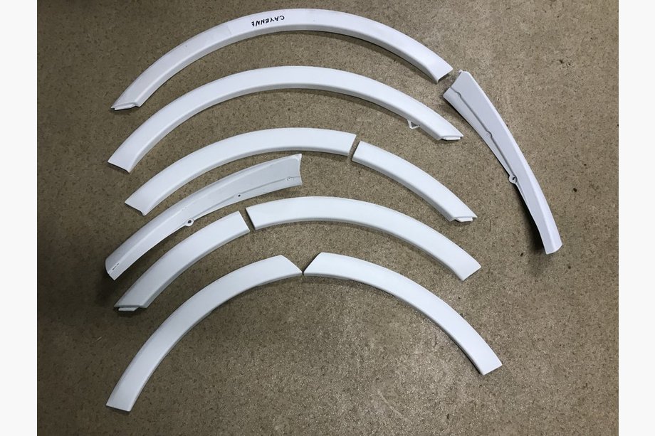 Porsche Cayenne 2003–2010 Radlaufverbreiterungen (grundiert zum Lackieren) Image
