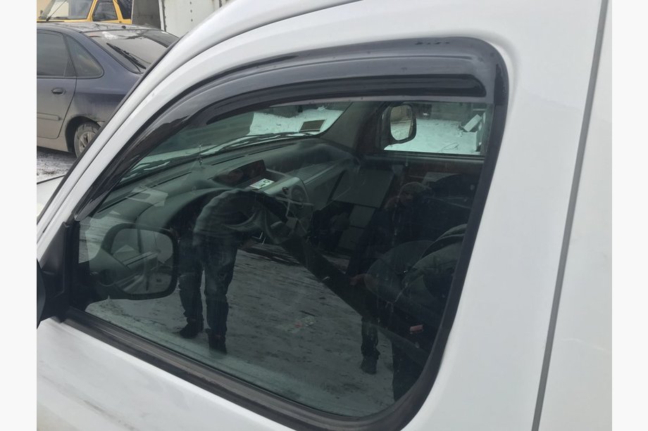 Ford Connect 2002–2006 Windabweiser (2 Stk, Aomis) Image