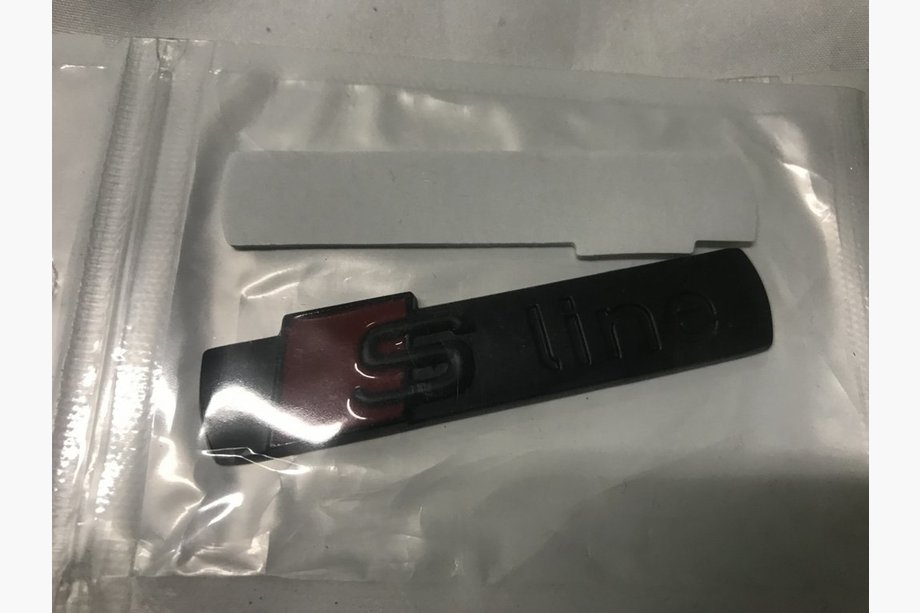 Audi Q7 2005-2015 Emblem S-Line Schwarz Image