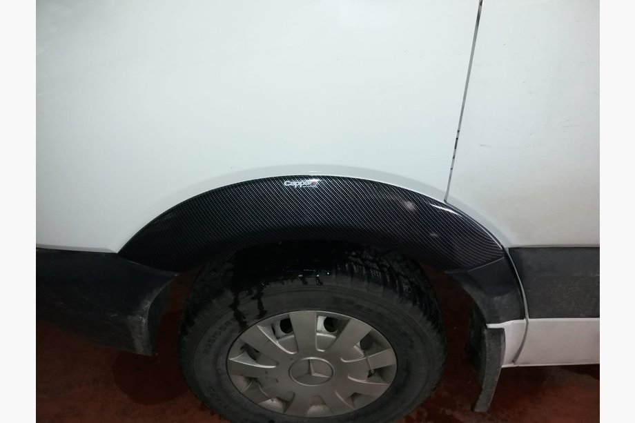 Mercedes Sprinter W906 2006–2018 Breite Radlaufverbreiterungen (4 Stk, Carbon-Optik) Image