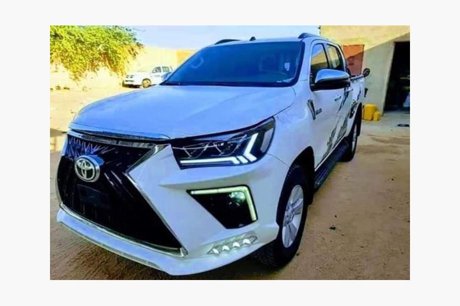 Toyota Hilux 2015- Frontstoßstange Lexus-Design V2 (für 2015-2020) Image