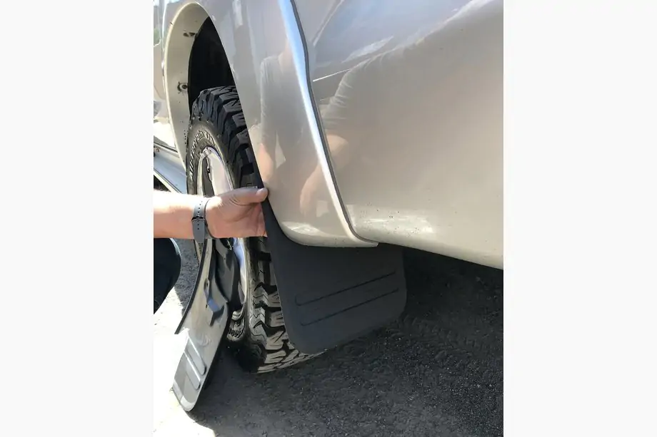 Toyota Hilux 2006-2015 Hintere kurze Schmutzfänger (2 Stk.) Image