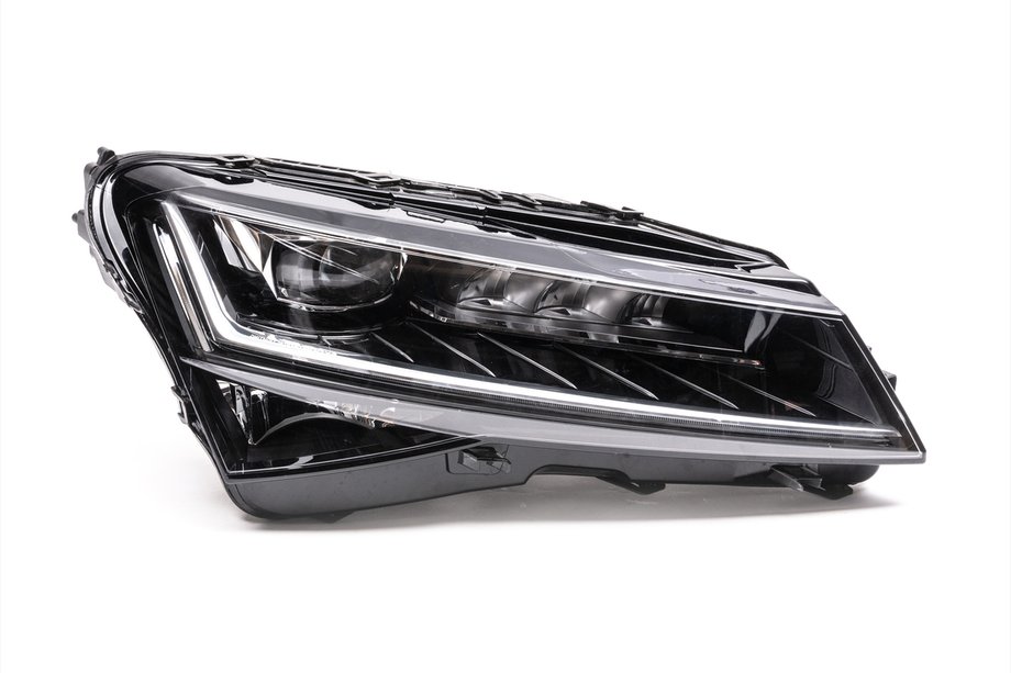 Skoda Superb 2015-2024 Frontscheinwerfer Matrix (Rechts, Original, Gebraucht) Image