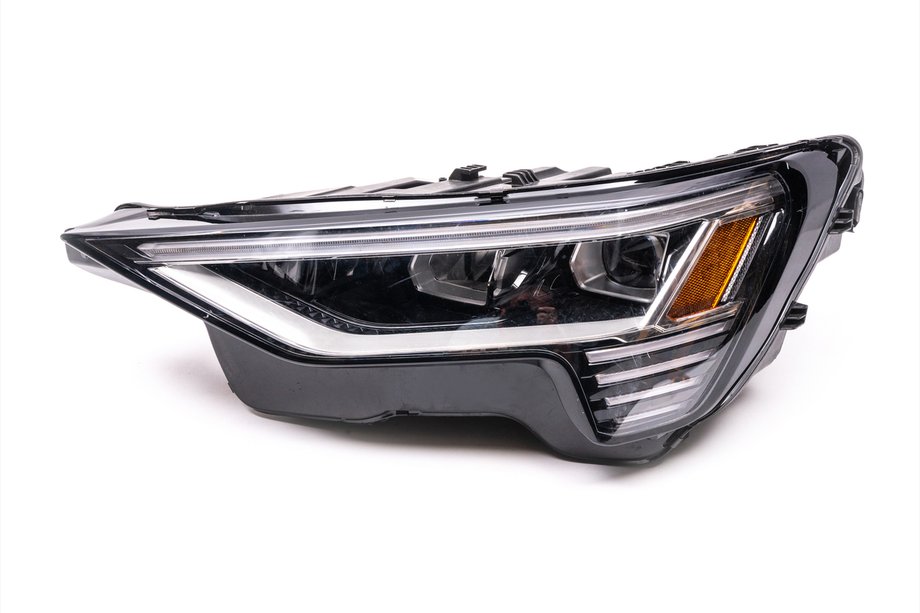 Audi e-Tron 2018-2022 LED Frontscheinwerfer (Links, Original, Gebraucht) Image