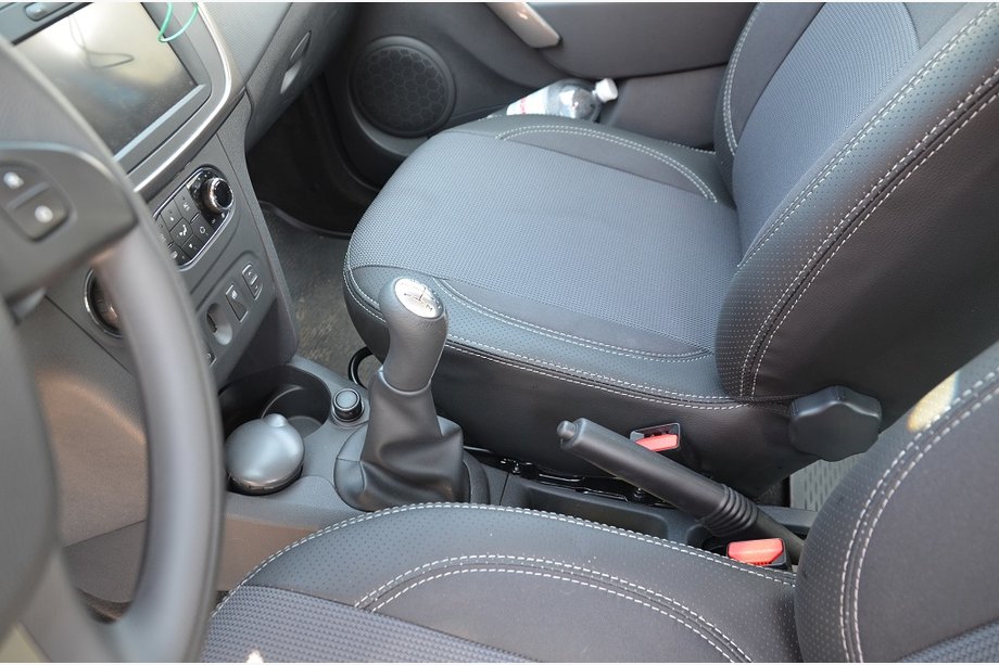 Renault Sandero 2013-2022 Autositzbezüge SoyuzAuto Premium Image
