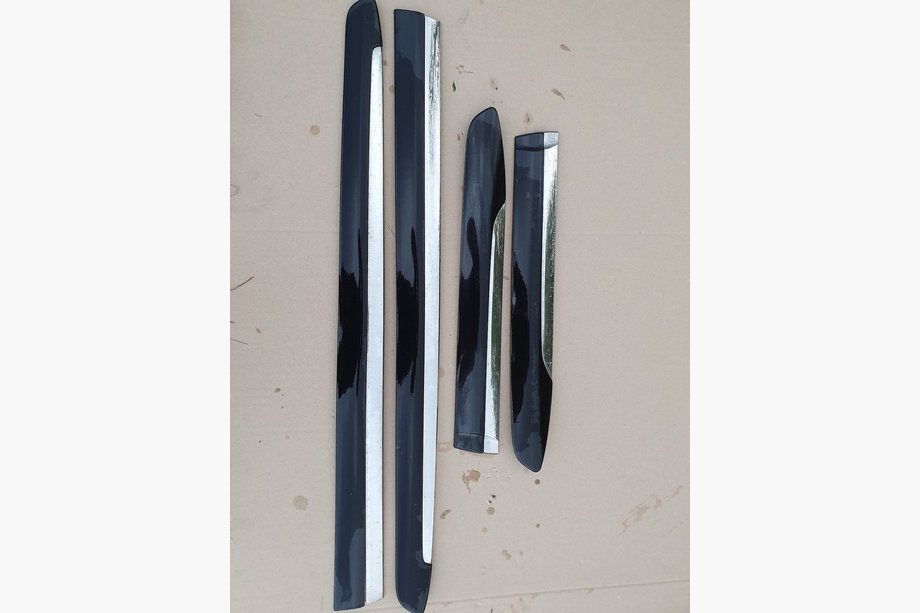 Toyota Land Cruiser 200 2007-2021 Zierleisten gebraucht lackierbar (4 Stk, 2008-2012) Image