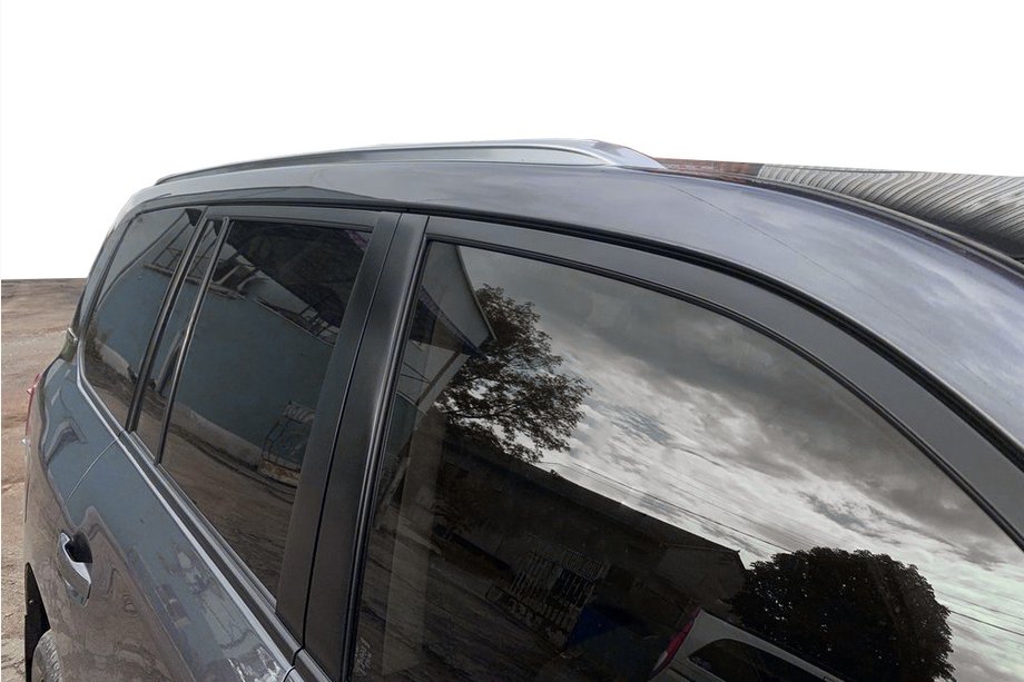 Toyota Land Cruiser 200 2007-2021 Graue Dachreling 2008-2015 (Lexus-Design 2018, 2 Stk) Image