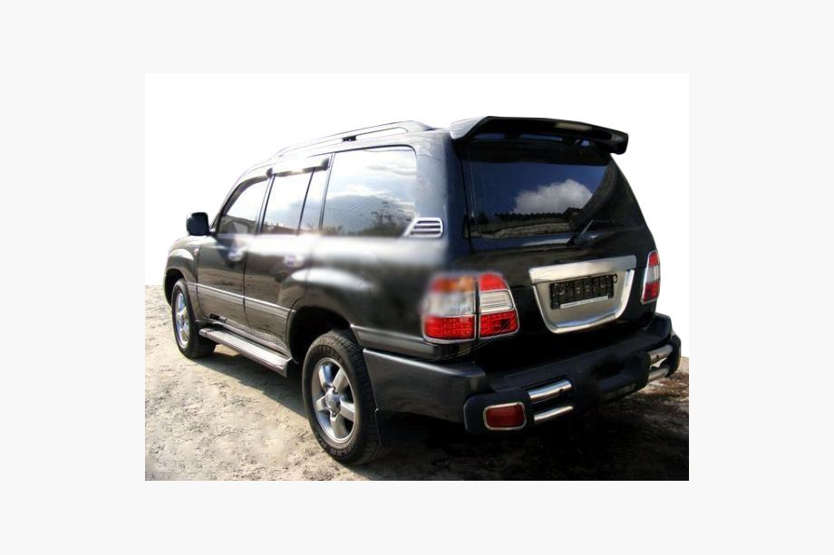 Toyota Land Cruiser 100 1998-2007 Chrom Heckblende um das Kennzeichen (Kunststoff) Image