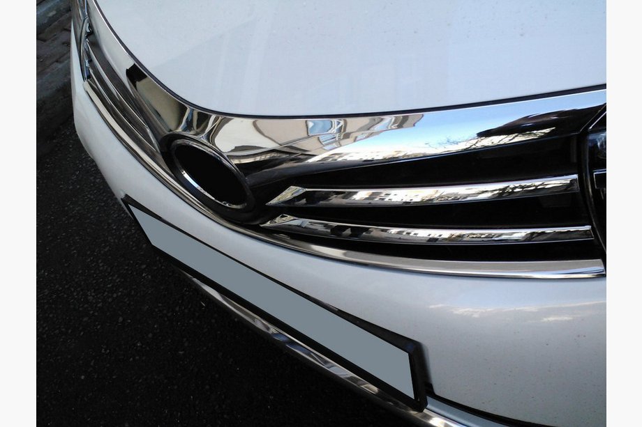 Toyota Corolla 2013-2019 Zierleiste für Kühlergrill (unten, 2013-2016, Edelstahl) Image