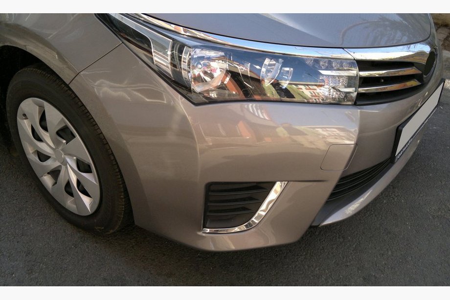 Toyota Corolla 2013-2019 Chrom Blenden für Nebelscheinwerfer (2013-2016, Edelstahl) Image