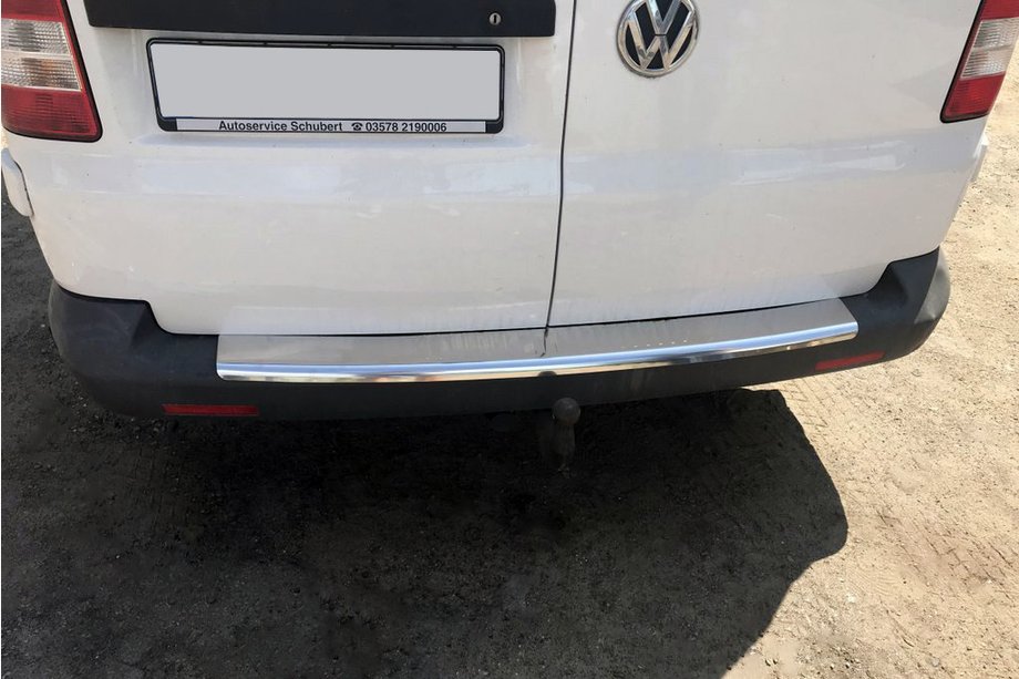 Volkswagen T5 Multivan 2003–2010 Heckstoßstangenabdeckung mit Kante (Carmos V1, Edelstahl) Image