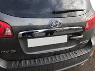 Hyundai Santa Fe 2 2006-2012 Chromleiste über dem Kennzeichen (Edelstahl) Foto 1