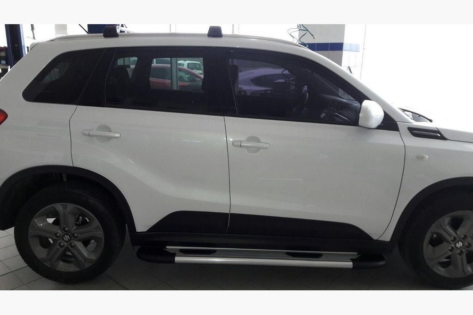 Suzuki Vitara 2015- Trittbretter Bosphorus OLD Grau (2 Stk., Aluminium) Image