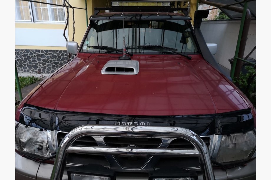 Nissan Patrol Y61 1997-2011 Motorhaubenschutz 1997-2004 (VIP) Image