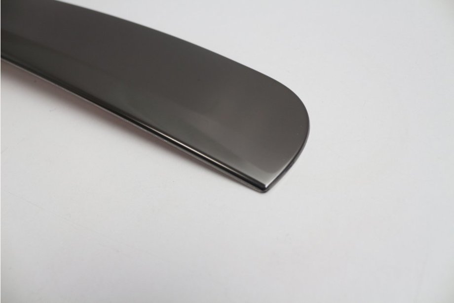 Nissan Qashqai 2007-2010 Kofferraumleisten über dem Kennzeichen Schwarz Chrom (Edelstahl) Image