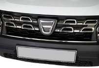 Dacia Duster 2008-2018 Zierleiste für Kühlergrill 2014-2018 (Edelstahl) Foto 1