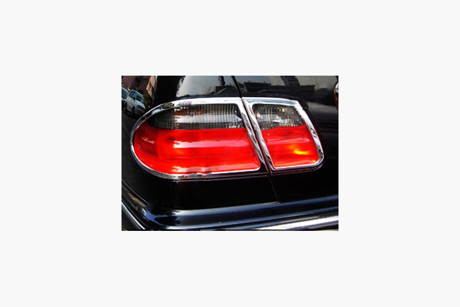 Mercedes E-class W210 1995-2002 Chrom Blenden für Rückleuchten (2 Stk., Kunststoff) Image