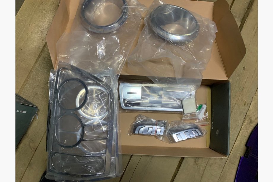 Nissan Armada 2003-2015 Chrom Paket (Set) Image