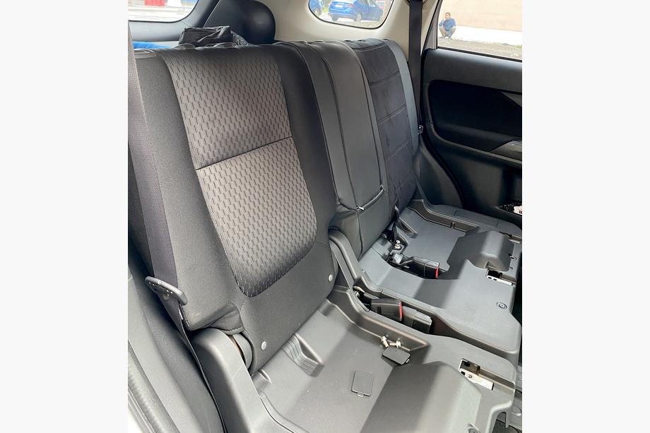 Mitsubishi Outlander 2012-2021 Autositzbezüge Kunstleder+Stoff+Alcantara Antara A001 (kompletter Innenraum) Foto 2