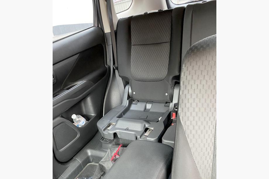 Mitsubishi Outlander 2012-2021 Autositzbezüge Kunstleder+Stoff+Alcantara Antara A001 (kompletter Innenraum) Foto 3