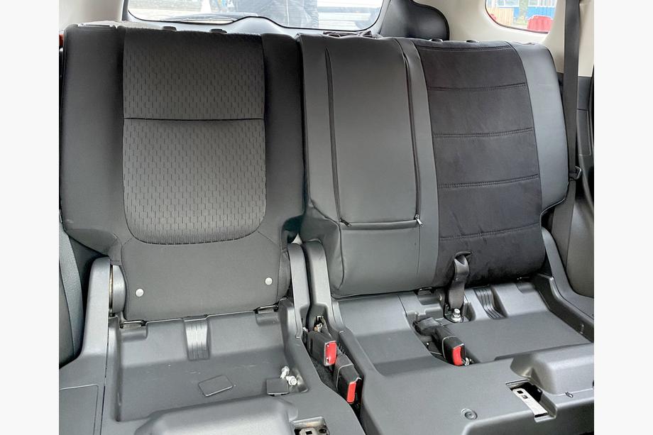 Mitsubishi Outlander 2012-2021 Autositzbezüge Kunstleder+Stoff+Alcantara Antara A001 (kompletter Innenraum) Foto 4