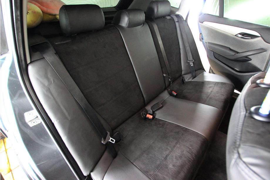 BMW X1 E84 2009-2015 Autositzbezüge Kunstleder+Stoff+Alcantara Antara A001 (kompletter Innenraum) Image