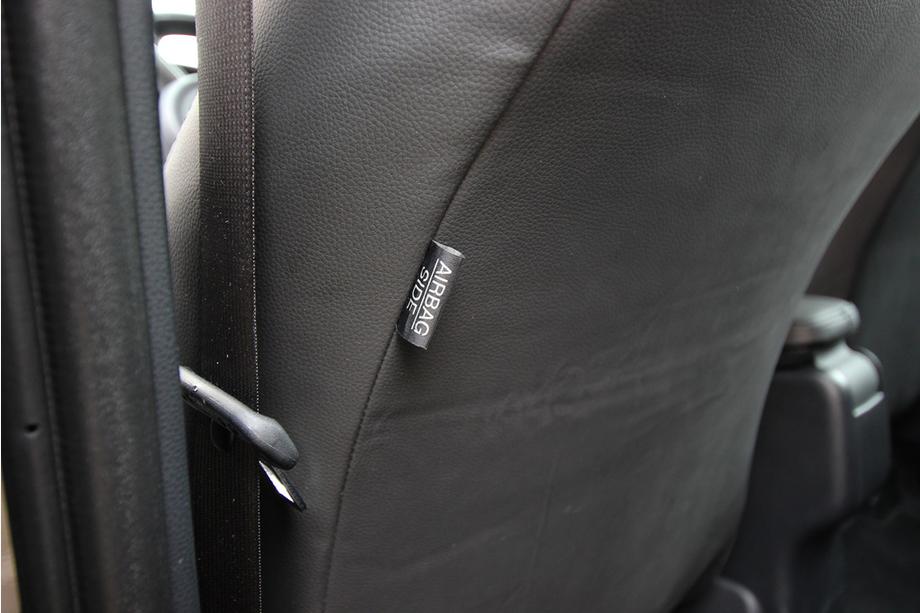 Toyota Yaris/Yaris Cross (XP210) 2020- Autositzbezüge Kunstleder+Stoff+Alcantara Antara A001 (kompletter Innenraum) Foto 2
