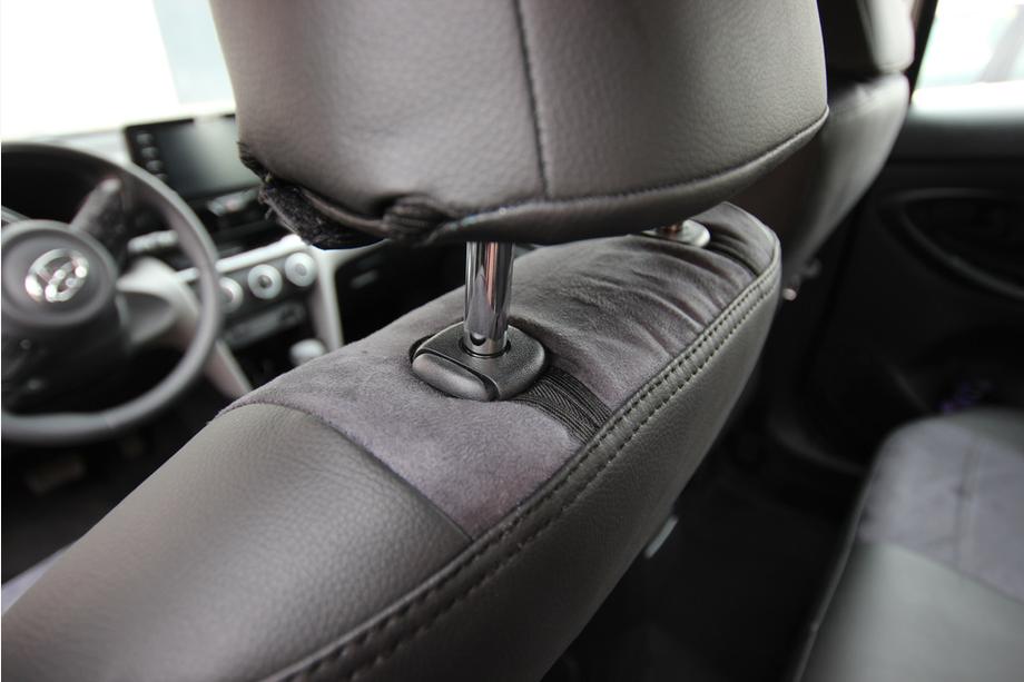 Toyota Yaris/Yaris Cross (XP210) 2020- Autositzbezüge Kunstleder+Stoff+Alcantara Antara A001 (kompletter Innenraum) Foto 8