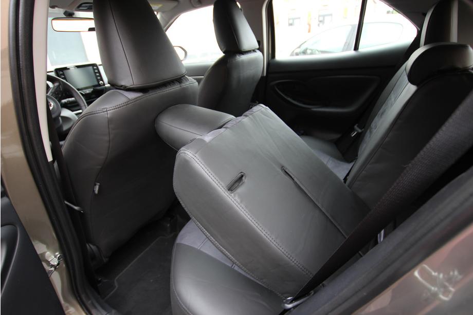 Toyota Yaris/Yaris Cross (XP210) 2020- Autositzbezüge Kunstleder+Stoff+Alcantara Antara A001 (kompletter Innenraum) Foto 13