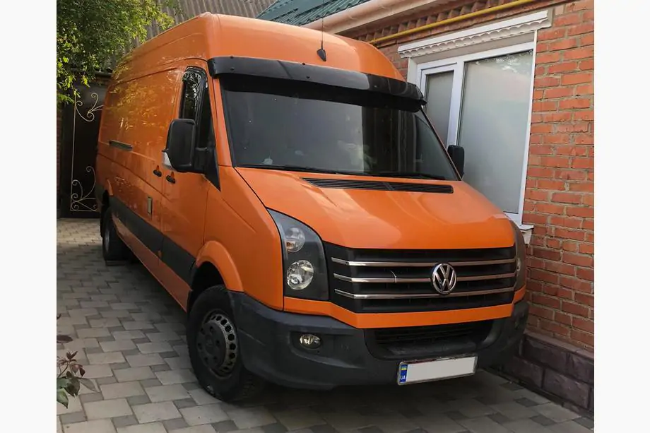 Volkswagen Crafter 2006-2016 Frontscheibenblende am Rahmen V2 (schwarz glanz, 5mm) Image