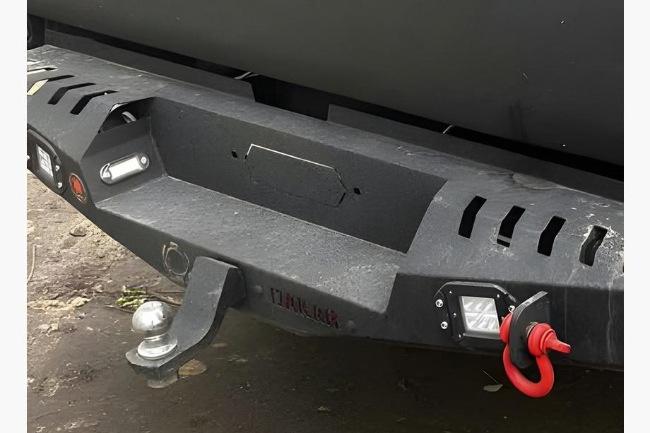 Toyota Hilux 2015- Anhängerkupplung für Dakar Stoßstange Foto 1