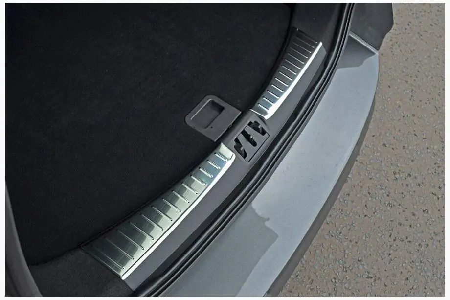Ford Kuga/Escape 2013-2019 Kofferraum Ladekantenschutz 2016-2019 (2-teilig, Edelstahl) Image