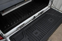 Mercedes X class 2017-2020 Mechanismus zum sanften Öffnen der Heckklappe Foto 2