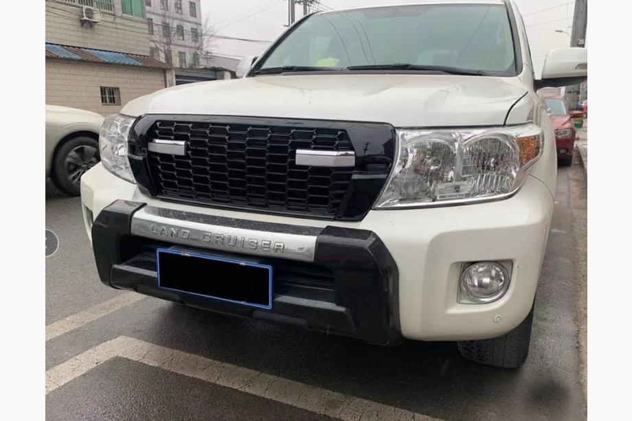 Toyota Land Cruiser 200 2007-2021 Kühlergrill mit Schriftzug 2012-2016 (GR Sport) Image