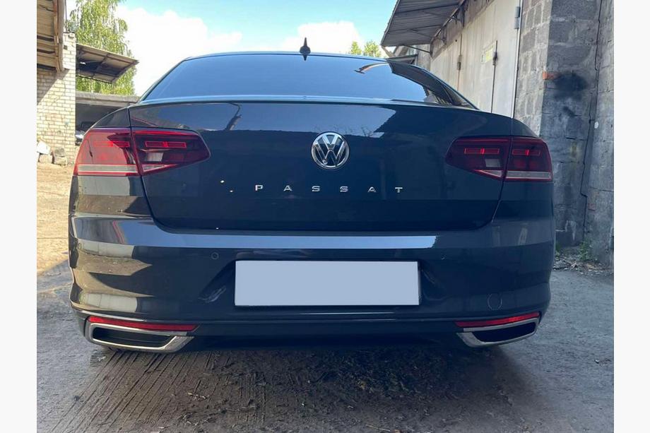 Volkswagen Passat B8 2015-2023 Auspuffblenden V2 SD/SW (2019+, 3 Stk, Edelstahl) Image