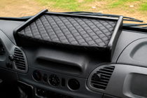 Mercedes Sprinter W901/902/903/904/905 1995–2006 Ablagebrett Armaturenbrett (2000-2006, Schwarz mit schwarzer Naht) CDI Foto 1