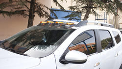 Renault Duster 2018-2024 Windschutzscheibenblende V2 (LED) Foto 4