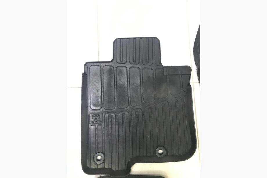 Toyota Land Cruiser Prado 150 2009-2023 Gummimatten (2013-2022, Original) Gebraucht Foto 4