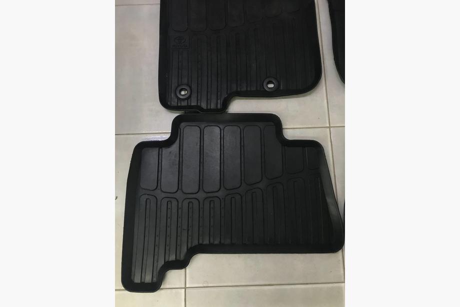 Toyota Land Cruiser Prado 150 2009-2023 Gummimatten (2013-2022, Original) Gebraucht Foto 2